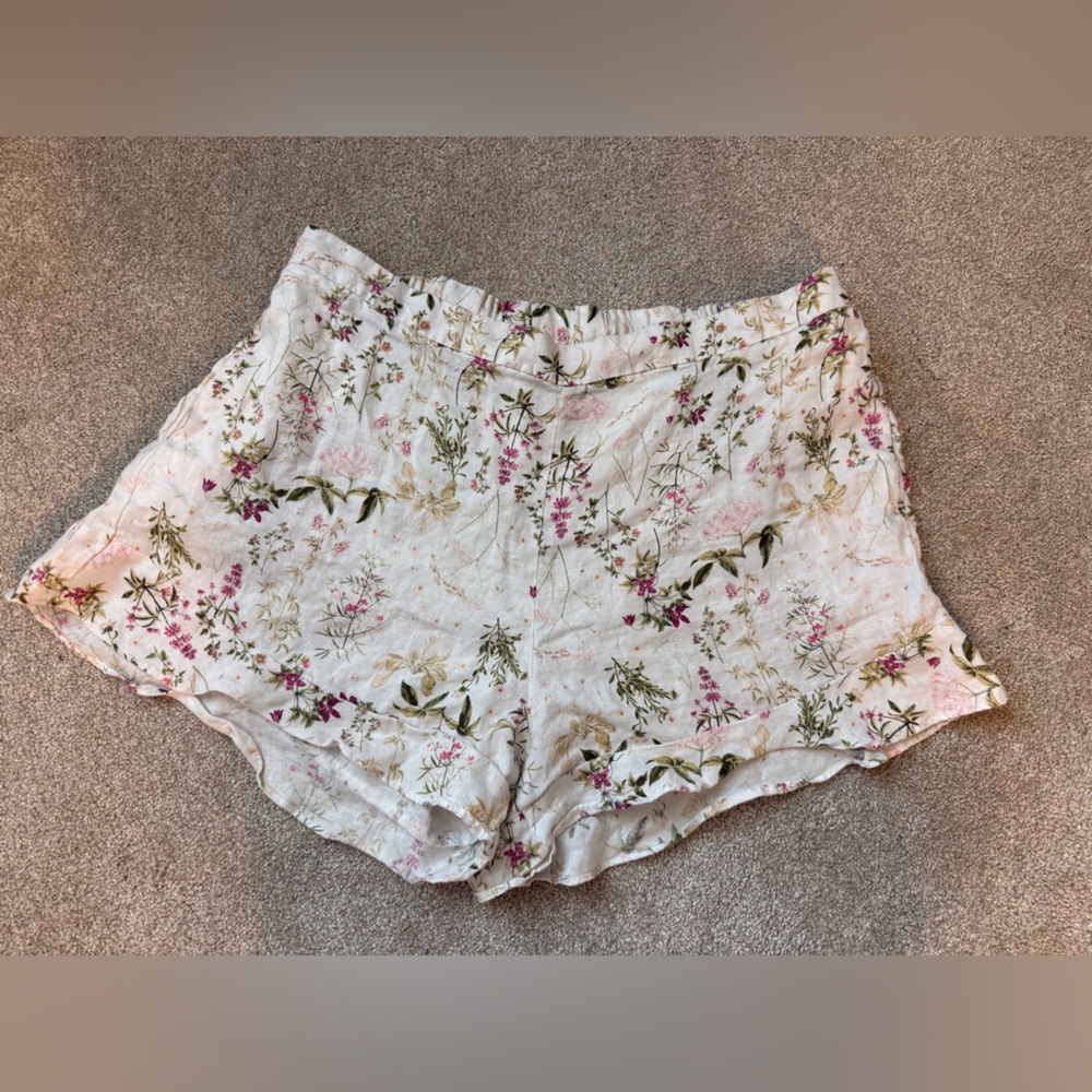 Saks Fifth Avenue White Floral Women's Shorts XL Ruffle Bottom